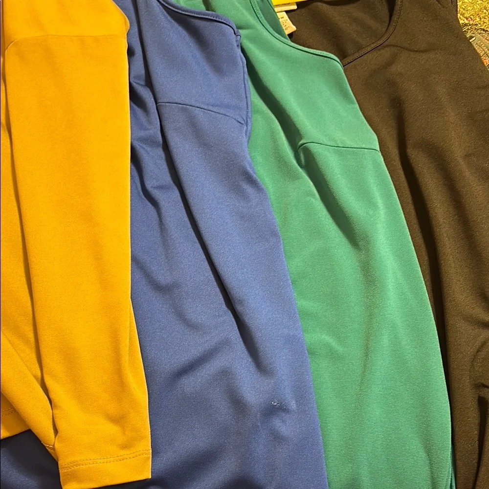 4 Sleeveless Women's Tops - Picture 10 of 10